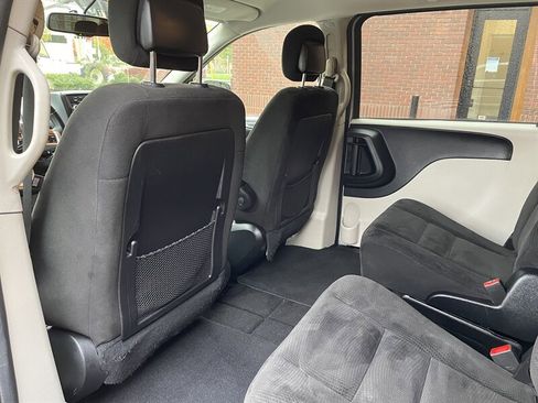 Used 2016 Dodge Grand Caravan SE w/ Quick Order Package 29E SE image 15