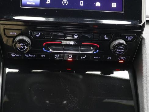 Used 2025 Jeep Grand Cherokee Altitude AWD/4WD image 22