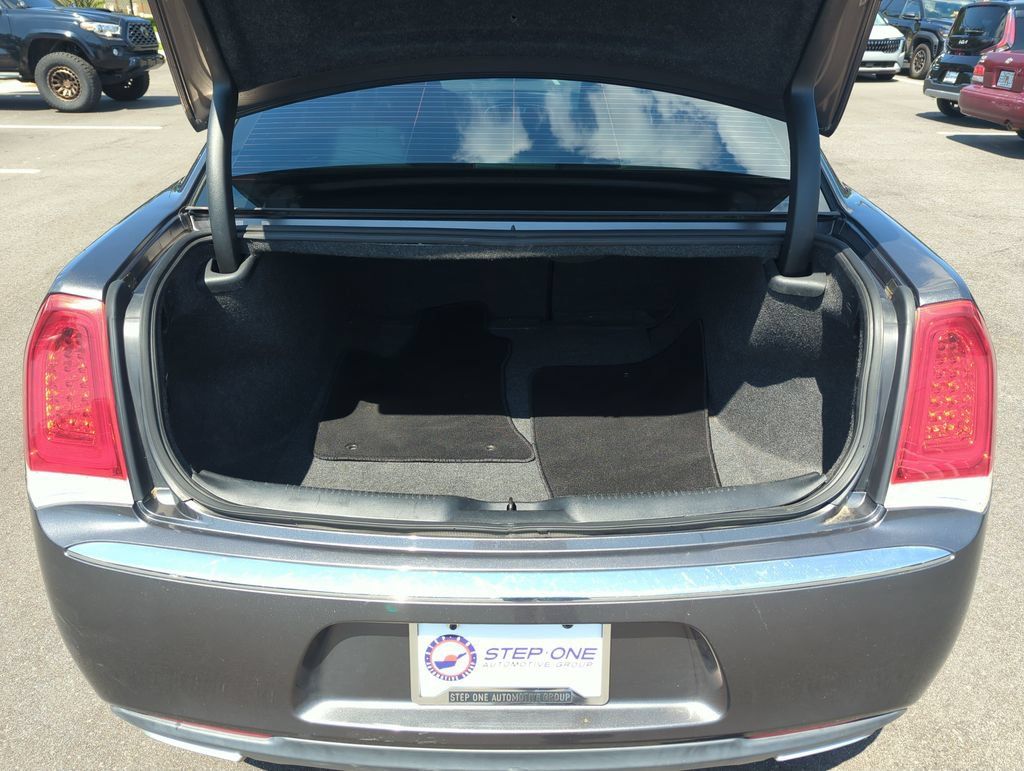 Used 2015 Chrysler 300 Limited RWD image 27