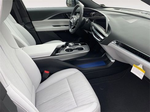 New 2025 Cadillac Lyriq Luxury image 15