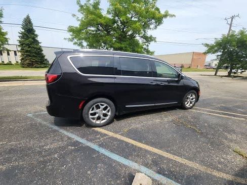 Certified 2019 Chrysler Pacifica Limited w/ Advanced Safetytec Group FWD image 12
