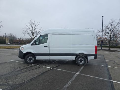 Used 2025 Mercedes-Benz Sprinter 2500 image 10