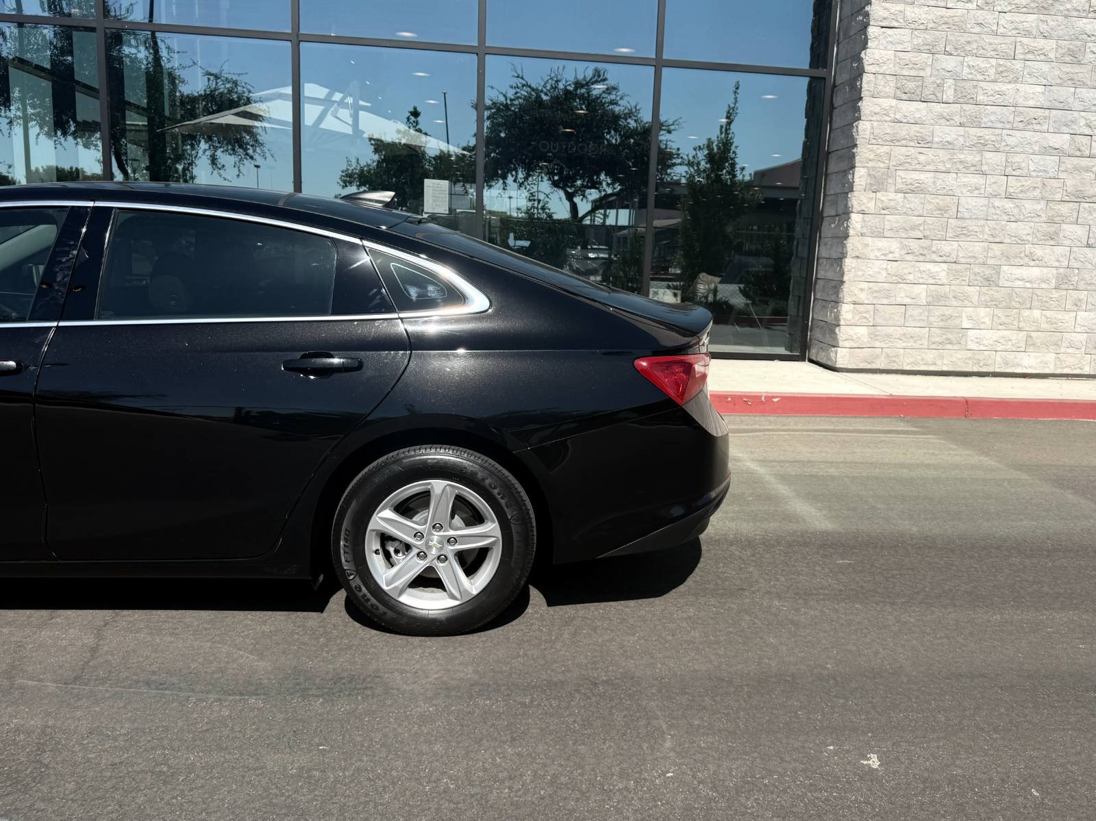 Used 2023 Chevrolet Malibu LS FWD image 11