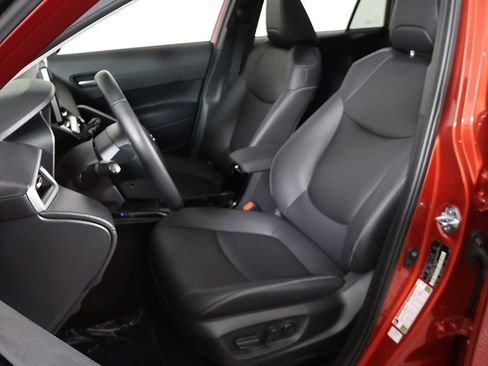 Used 2025 Toyota Corolla Cross XLE image 26