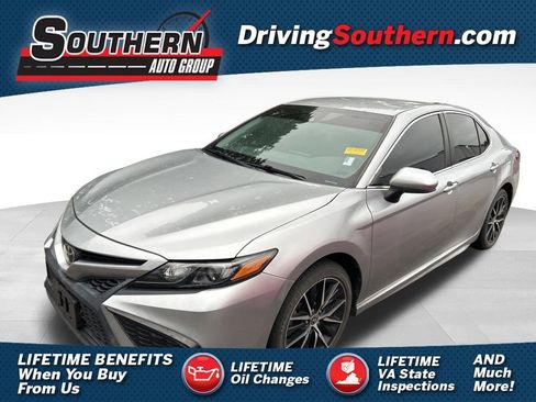 Used 2021 Toyota Camry SE FWD image 1