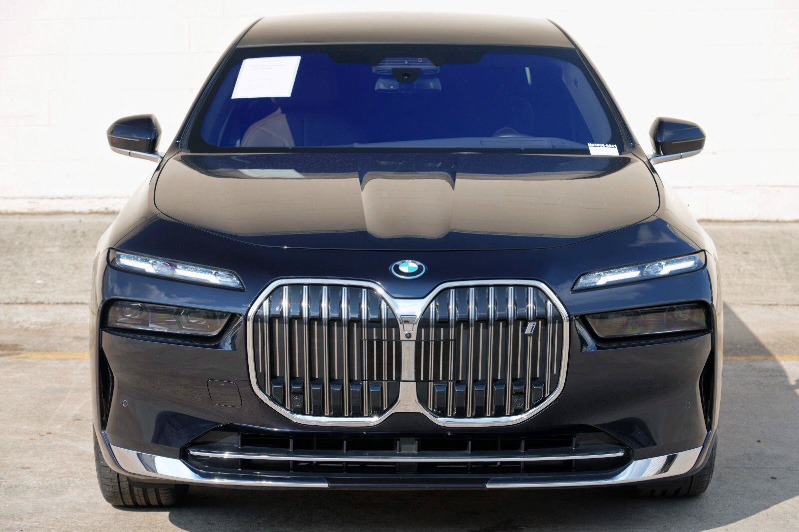 Used 2023 BMW i7 xDrive60 w/ Executive Package 2 AWD/4WD image 58