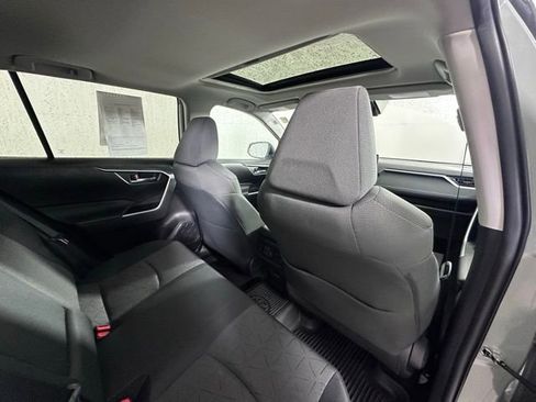 Used 2022 Toyota RAV4 XLE w/ Convenience Package image 12