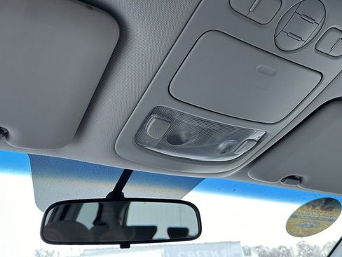 Used 2010 Kia Sedona LX image 29