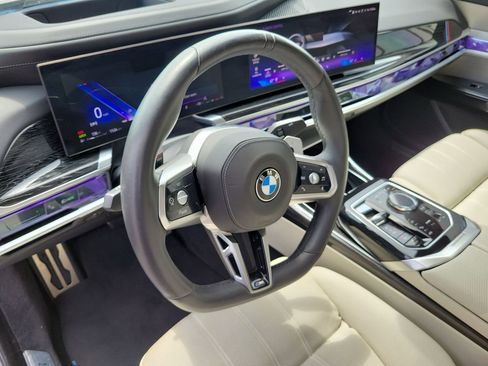 Used 2024 BMW 740i w/ Premium Package 2 RWD image 27