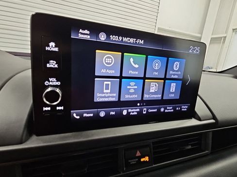 Used 2025 Honda Pilot TrailSport image 14