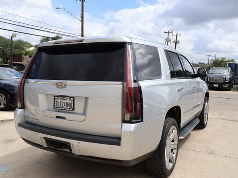Used 2017 Cadillac Escalade Luxury RWD image 8