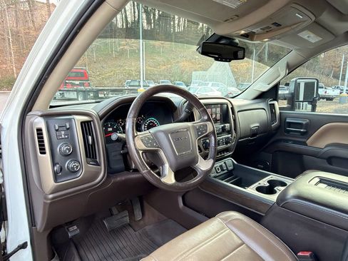 Used 2017 GMC Sierra 1500 Denali w/ Denali Ultimate Package image 11