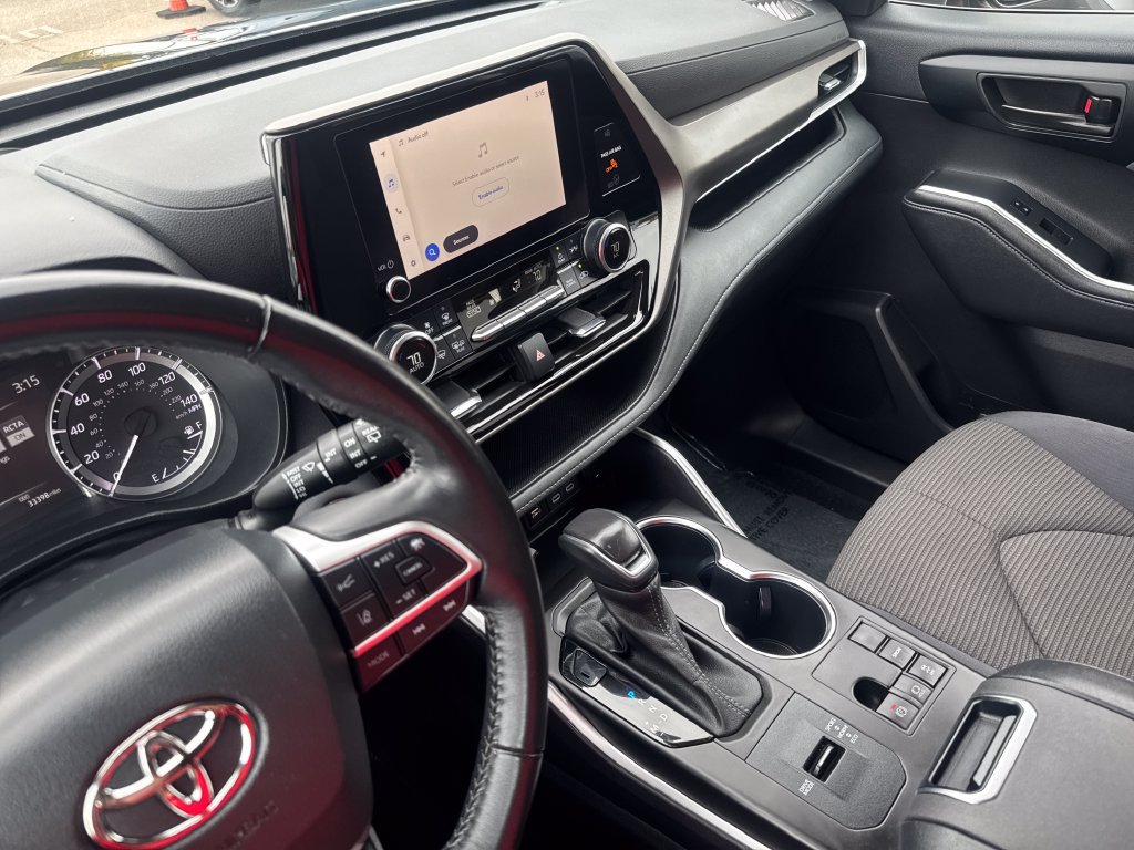 Used 2023 Toyota Highlander LE FWD image 23