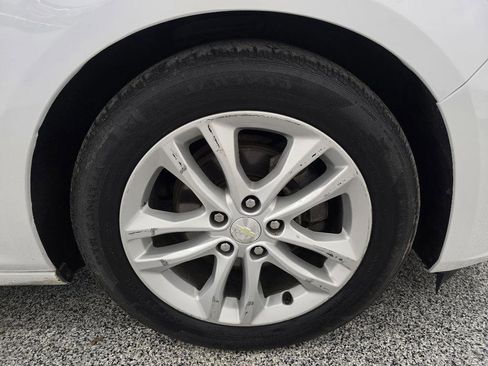 Used 2017 Chevrolet Malibu LT FWD image 31