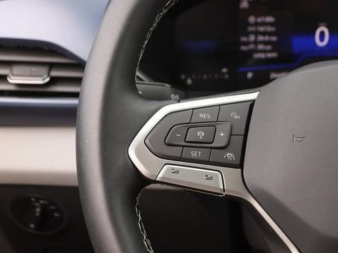 Certified 2023 Volkswagen Taos SE w/ Panoramic Sunroof Package image 12