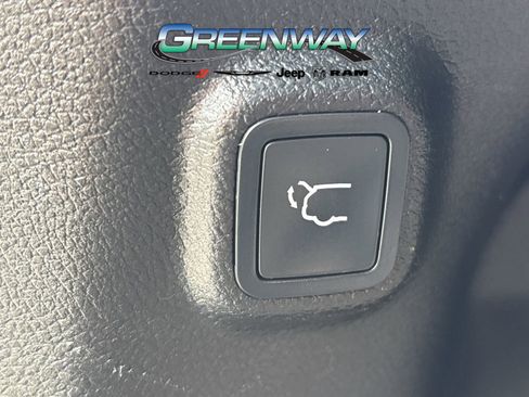 Used 2020 Jeep Cherokee Limited image 31