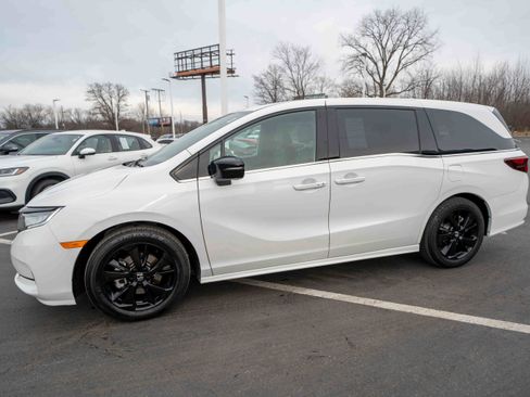 Used 2023 Honda Odyssey Sport image 3