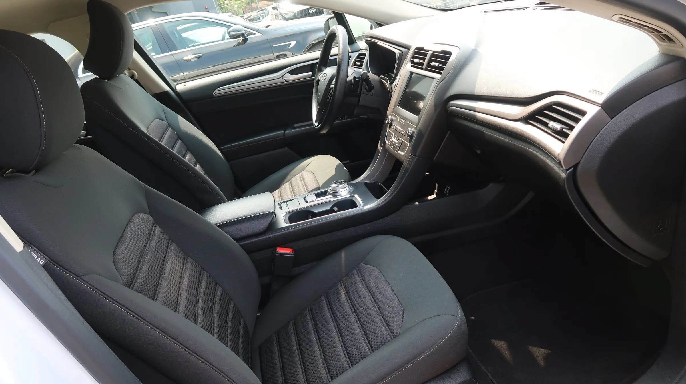 Used 2019 Ford Fusion SE FWD image 26