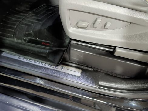 Used 2020 Chevrolet Suburban LT image 10