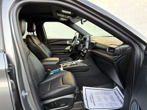 Used 2022 Ford Explorer Platinum w/ Equipment Group 601A AWD/4WD image 13