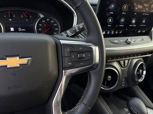 Used 2025 Chevrolet Blazer LT w/ Sound & Technology Package FWD image 18