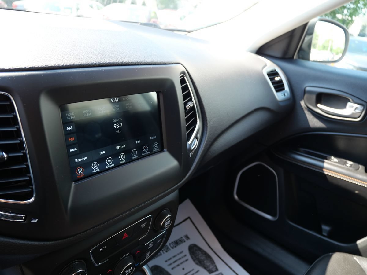 Used 2020 Jeep Compass Latitude AWD/4WD image 13