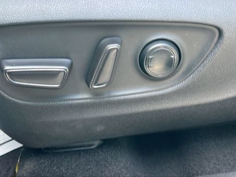 Used 2020 Toyota RAV4 Limited FWD image 16