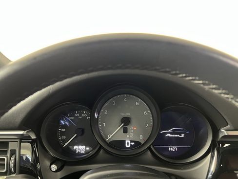 Certified 2023 Porsche Macan S image 31