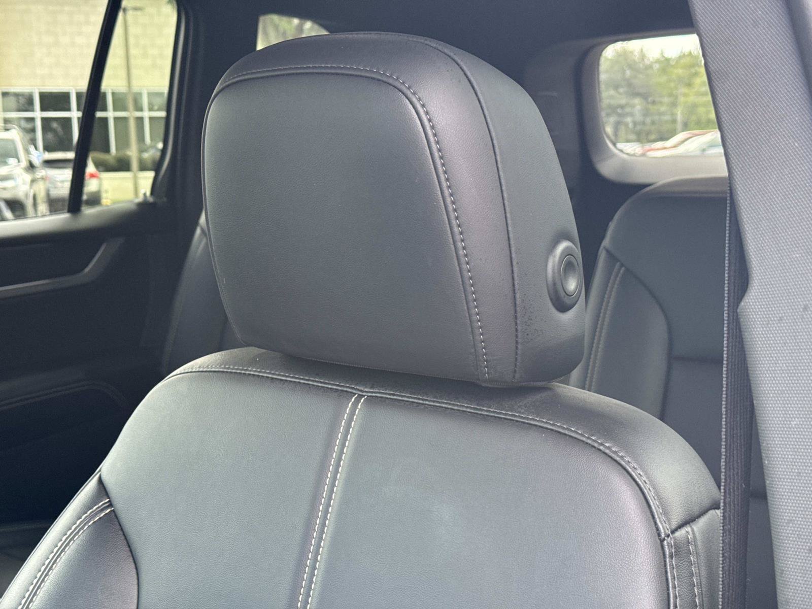 Used 2026 GMC Acadia Elevation w/ Elevation Premium Package FWD image 13