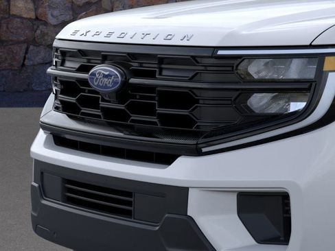 New 2025 Ford Expedition Active image 17