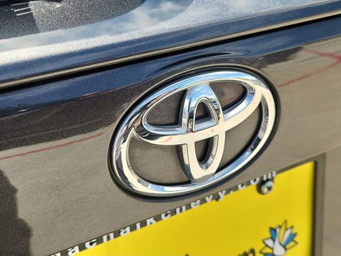 Used 2023 Toyota RAV4 XLE w/ Convenience Package FWD image 4