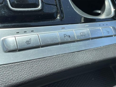 Used 2024 Kia Carnival EX image 23