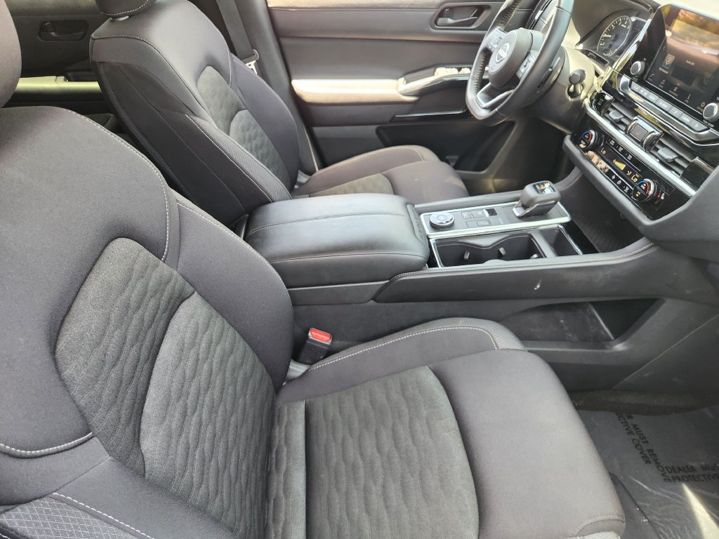Used 2025 Nissan Pathfinder SV AWD/4WD image 14