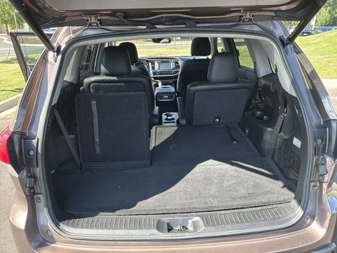 Used 2019 Toyota Highlander XLE FWD image 33