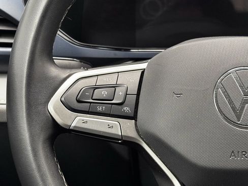 Used 2024 Volkswagen Taos SE image 29