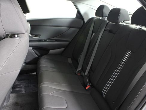 Used 2025 Hyundai Elantra SEL image 19