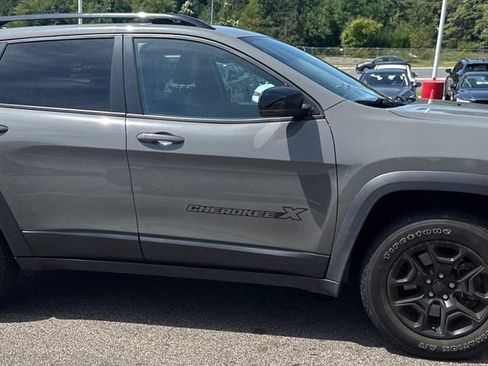 Used 2022 Jeep Cherokee Latitude w/ Trailer Tow Group AWD/4WD image 4
