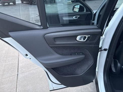 Certified 2025 Volvo XC40 B5 Plus image 37