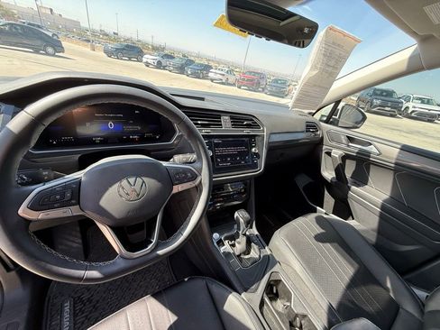 Certified 2024 Volkswagen Tiguan SE w/ Panoramic Sunroof Package FWD image 12