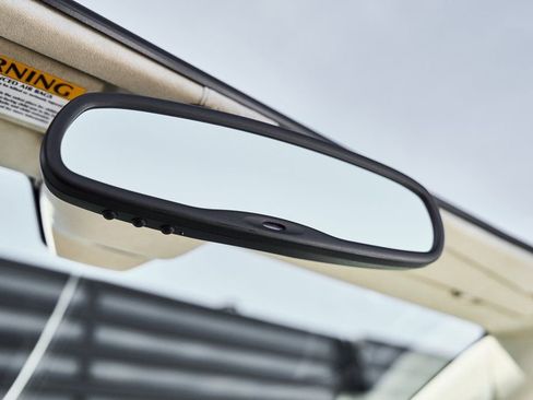 Used 2017 Aston Martin Vanquish S image 73