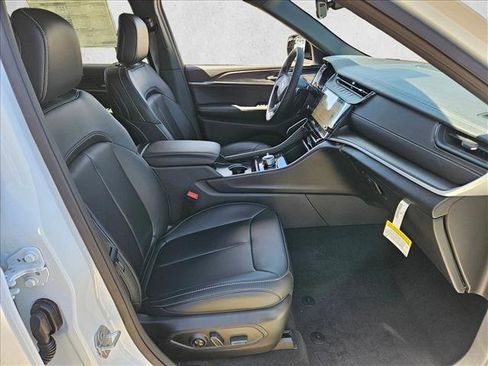 New 2026 Jeep Grand Cherokee L Limited w/ Limited Altitude Package AWD/4WD image 17