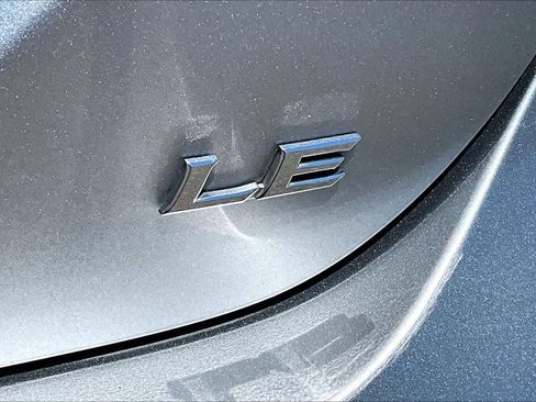 Used 2019 Toyota Camry LE FWD image 9