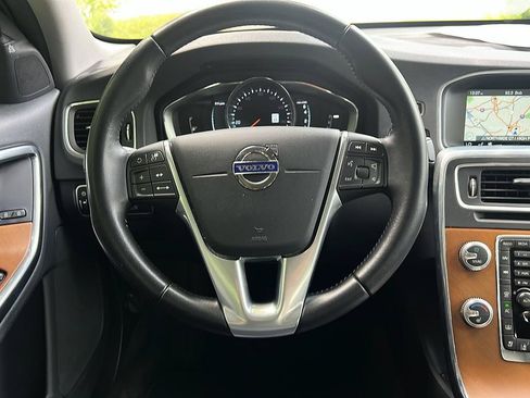Used 2016 Volvo S60 T5 Inscription Platinum FWD image 11