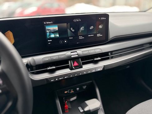 Used 2025 Kia K4 LXS image 17