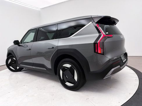 Used 2024 Kia EV9 Light Long Range image 8