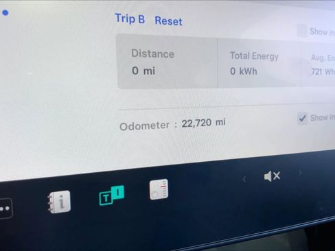 Used 2022 Tesla Model 3 image 25