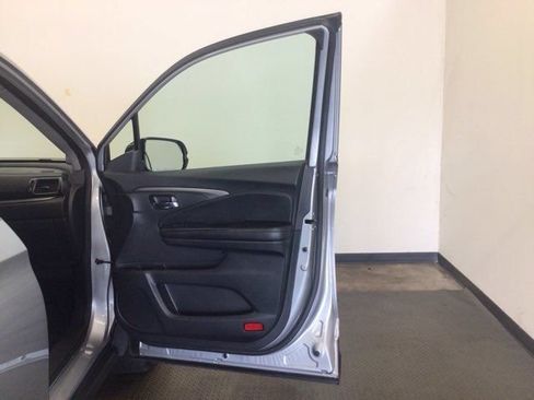 Used 2020 Honda Ridgeline Sport image 12