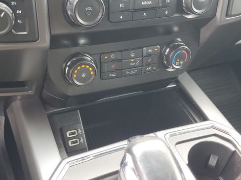 Used 2020 Ford F150 XLT w/ Equipment Group 302A Luxury AWD/4WD image 18