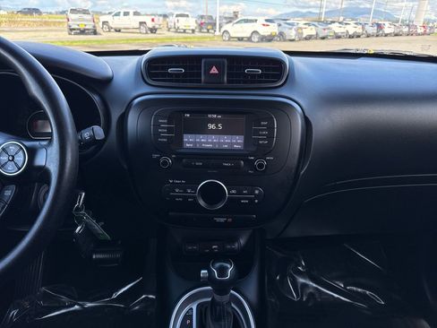 Used 2017 Kia Soul + FWD image 24