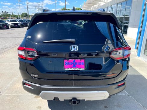 Certified 2025 Honda Pilot TrailSport image 3